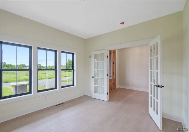 Photo 4 of Single family home for sale at 1951 N Ridge Dr, Chittenango, NY 13037 | MLS# S1663438 | Listing updated on 2026-02-24