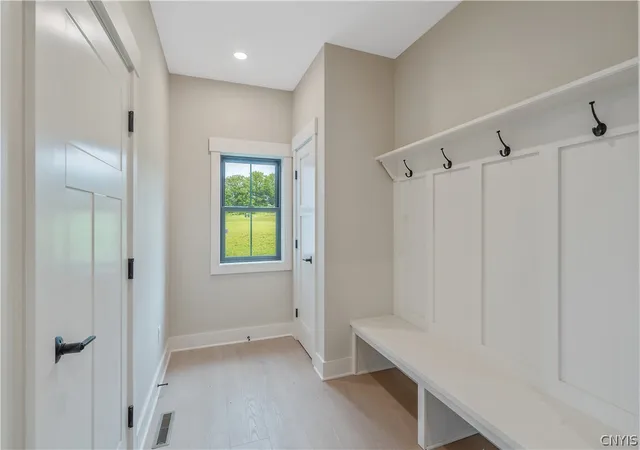 Photo 5 of Single family home for sale at 1951 N Ridge Dr, Chittenango, NY 13037 | MLS# S1663438 | Listing updated on 2026-02-24