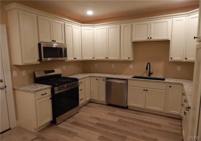 Homes for sale in Syracuse, NY | 302 Bunker Hill, Syracuse, NY 13207 | MLS# S1663435