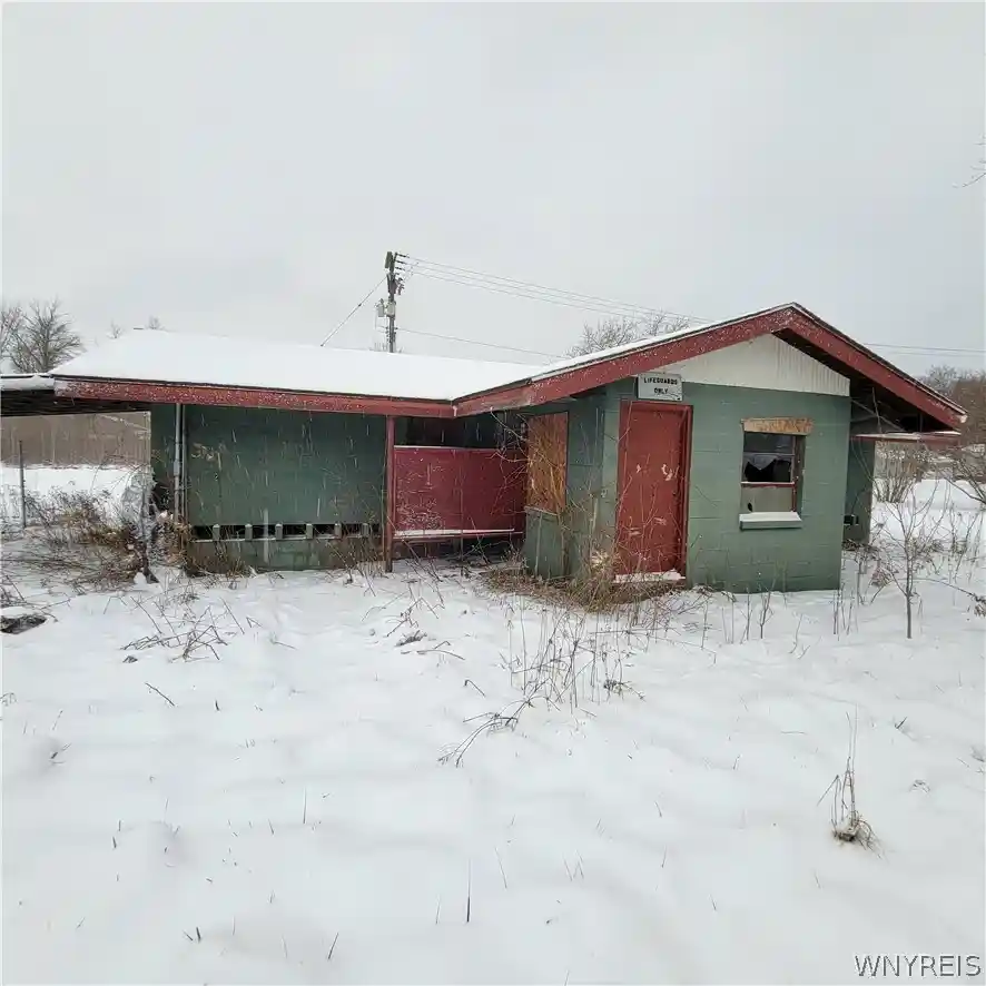 Photo 1 of Sale Pending at 50 Briarwood Dr, Lockport, NY 14094 | MLS# B1663722 | Listing updated on 2026-10-01