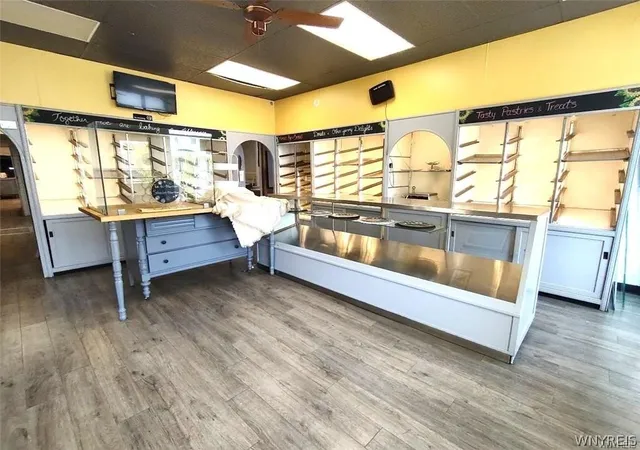 Photo 5 of Sale Pending at 543 S Park Ave, Buffalo, NY 14204 | MLS# B1663796 | Listing updated on 2026-07-29