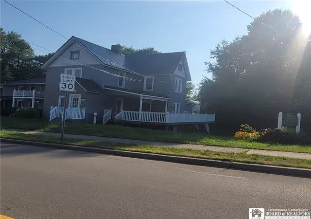 3rd image of 10 Mcdaniel Ave, Jamestown, NY 14701 | MLS# R1663914