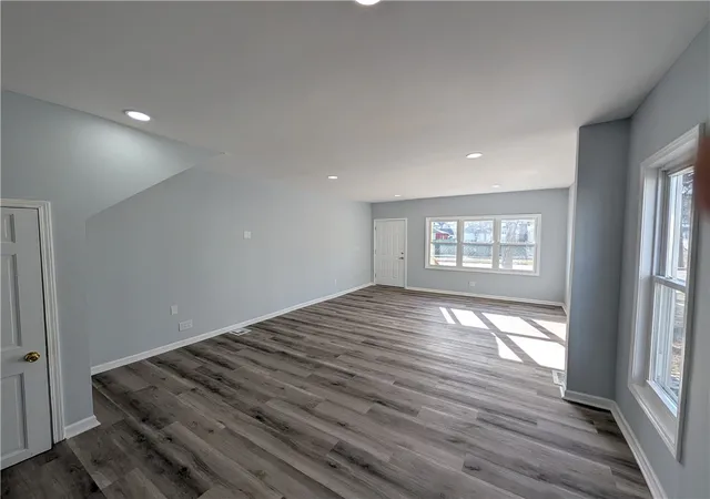 Photo 3 of Single family home for sale at 820 Lincoln St, Elmira, NY 14901 | MLS# R1663778 | Listing updated on 2026-07-11