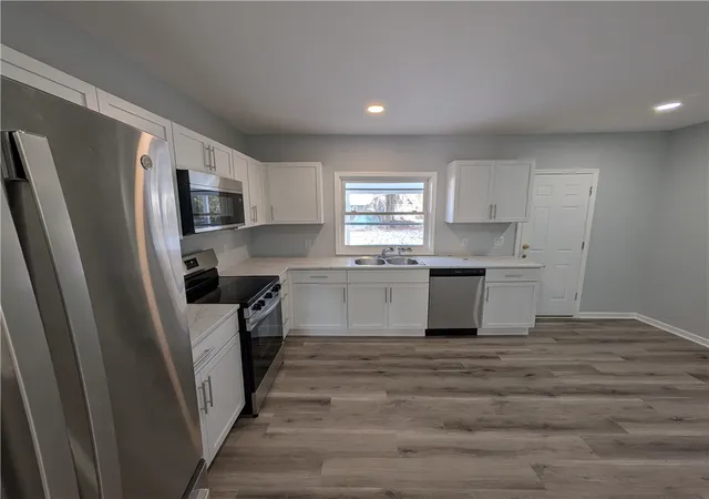Photo 4 of Single family home for sale at 820 Lincoln St, Elmira, NY 14901 | MLS# R1663778 | Listing updated on 2026-07-11