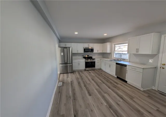 Photo 5 of Single family home for sale at 820 Lincoln St, Elmira, NY 14901 | MLS# R1663778 | Listing updated on 2026-07-11