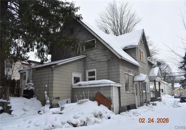 Photo 3 of Sale Pending at 713 Oneida St, Fulton, NY 13069 | MLS# S1664103 | Listing updated on 2026-03-29