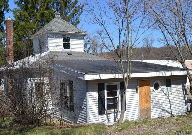 Homes for sale in Freedom, NY | 11423 Route 98, Freedom, NY 14065 | MLS# B1664260