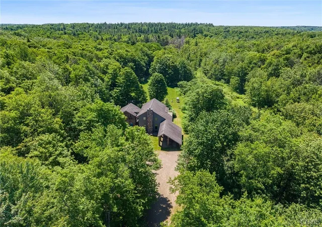 Photo 5 of Single family home for sale at 150 Valleygate Dr, Parish, NY 13131 | MLS# S1664415 | Listing updated on 2026-07-24