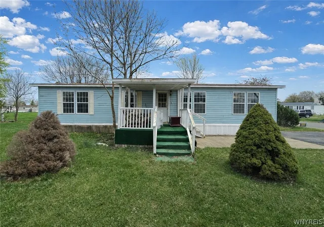 1st image of 455 Chestnut Dr, Lockport, NY 14094 | MLS# B1664411