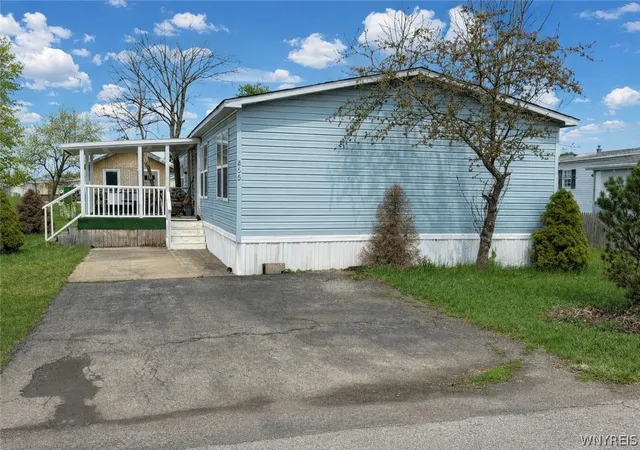 2nd image of 455 Chestnut Dr, Lockport, NY 14094 | MLS# B1664411