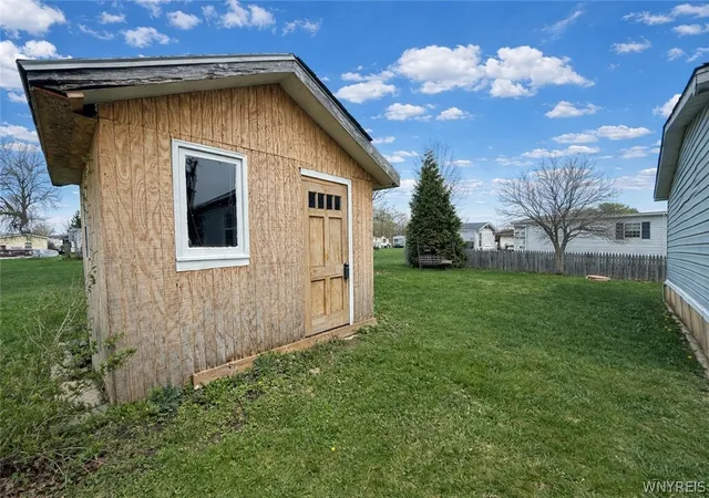 5th image of 455 Chestnut Dr, Lockport, NY 14094 | MLS# B1664411