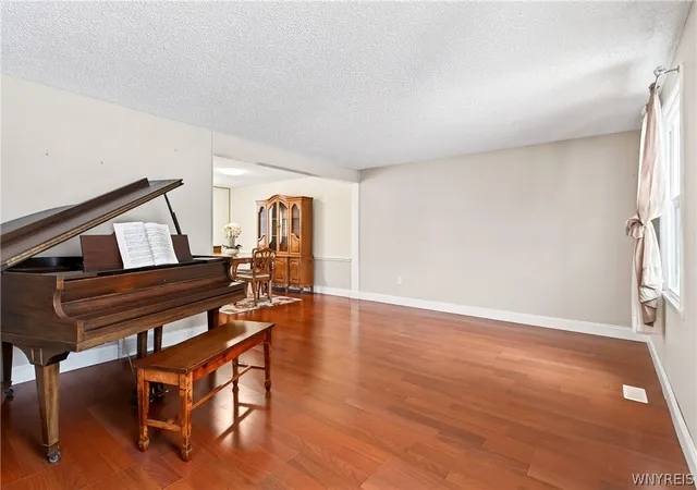 Photo 4 of Sale Pending at 5007 Overlook, Hamburg, NY 14075 | MLS# B1664401 | Listing updated on 2026-05-17