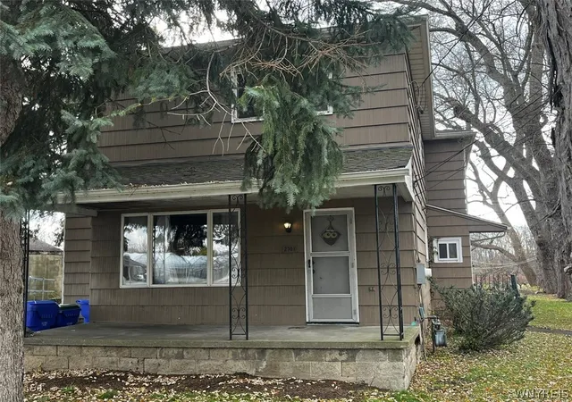 Homes for sale in West Seneca, NY | 2701 Clinton St, West Seneca, NY 14224 | MLS# B1664728