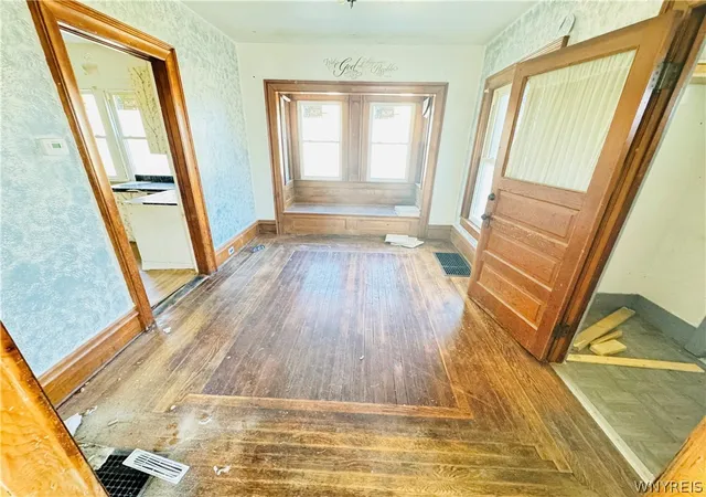 3rd image of 20 Charles St, Jamestown, NY 14701 | MLS# B1664078