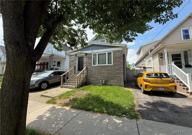 Homes for sale in Buffalo, NY | 228 Newfield St, Buffalo, NY 14207 | MLS# B1664087