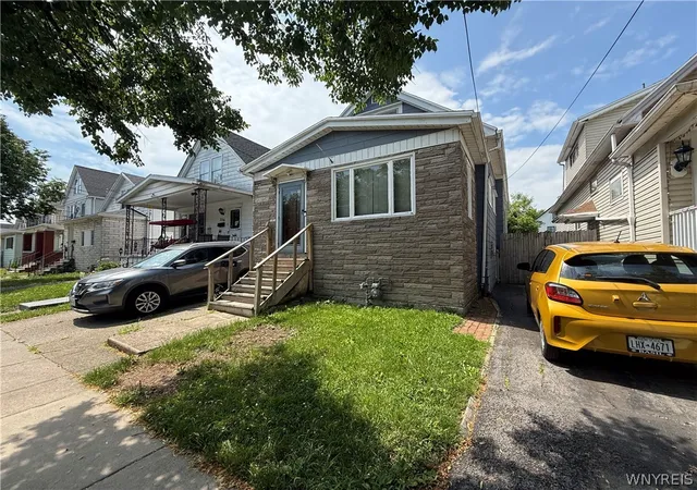 Homes for sale in Buffalo, NY | 228 Newfield St, Buffalo, NY 14207 | MLS# B1664087