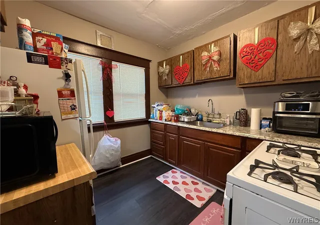 Homes for sale in Buffalo, NY | 228 Newfield St, Buffalo, NY 14207 | MLS# B1664087