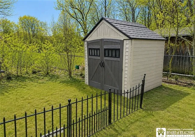 3rd image of 3554 Railroad Dr, Ellicott, NY 14701 | MLS# R1665440