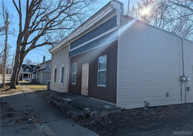 2nd image of 165 Erie St, Lockport City, NY 14094 | MLS# B1665535