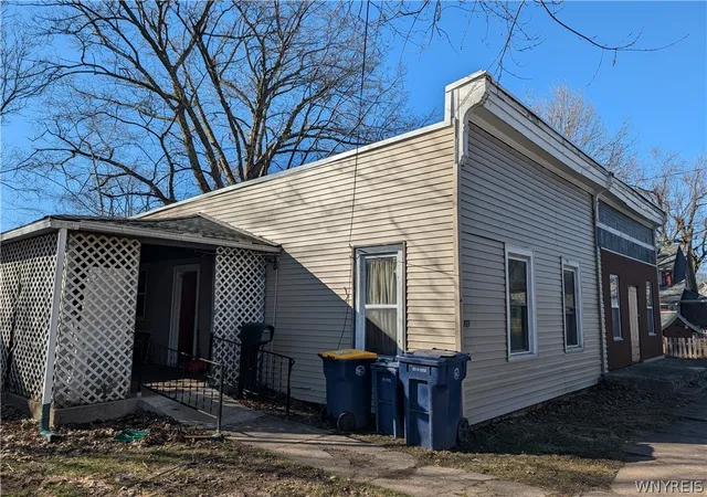 3rd image of 165 Erie St, Lockport City, NY 14094 | MLS# B1665535