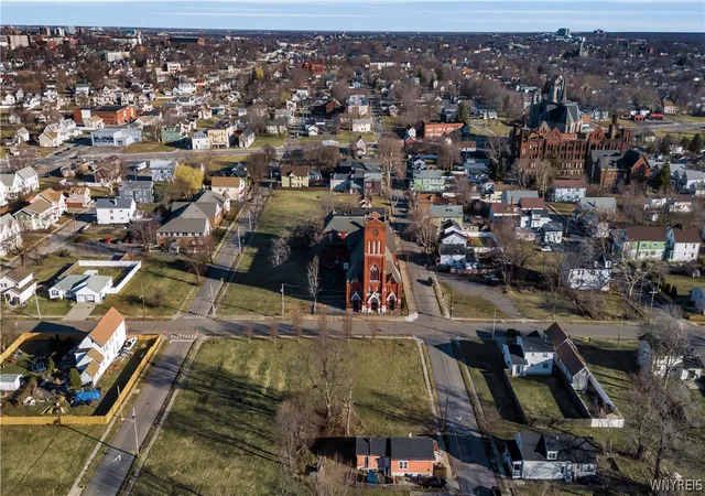 3rd image of 59 Peckham St, Buffalo, NY 14206 | MLS# B1665930