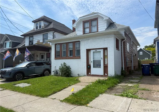 Homes for sale in Buffalo, NY | 124 Newfield St, Buffalo, NY 14207 | MLS# B1664104