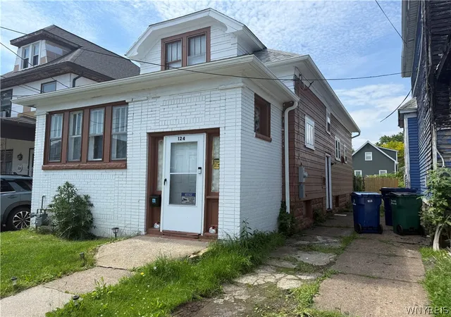 Homes for sale in Buffalo, NY | 124 Newfield St, Buffalo, NY 14207 | MLS# B1664104