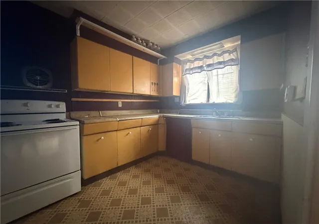 Listing Photo 2 - Condo for sale in building located at 603-605 W 1st St, Elmira, NY 14905 - Unit #