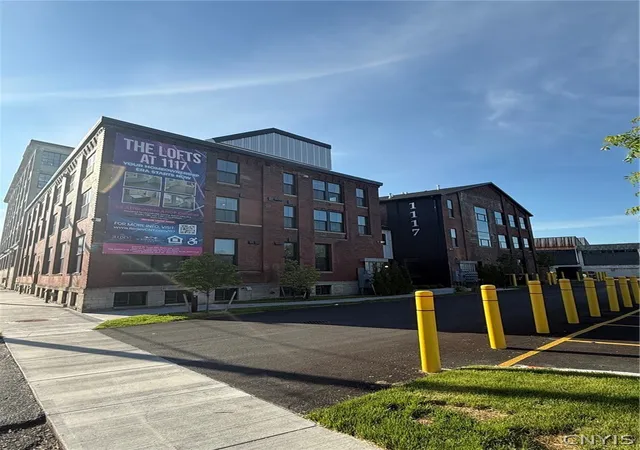 2nd image of 1117 W Fayette St, Syracuse, NY 13204