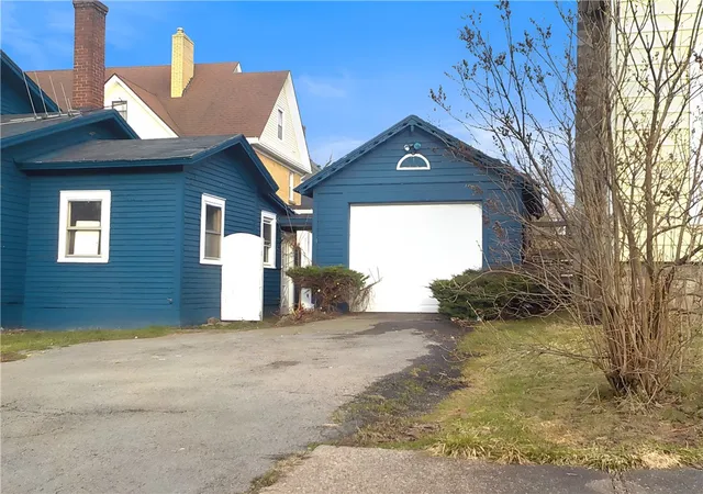 Homes for sale in Albion, NY | 101 W Academy St, Albion, NY 14411 | MLS# R1666693