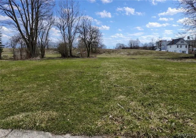 2nd image of 809 E Eagle St #S, Buffalo, NY 14210 | MLS# B1666921