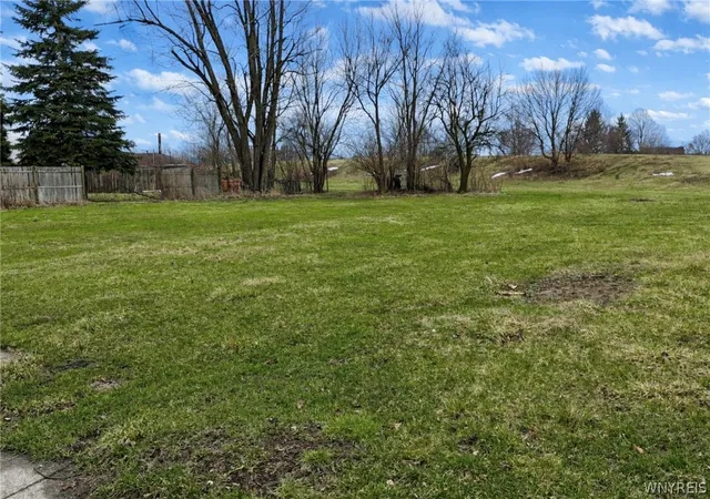 2nd image of 811 E Eagle St #S, Buffalo, NY 14210 | MLS# B1666915