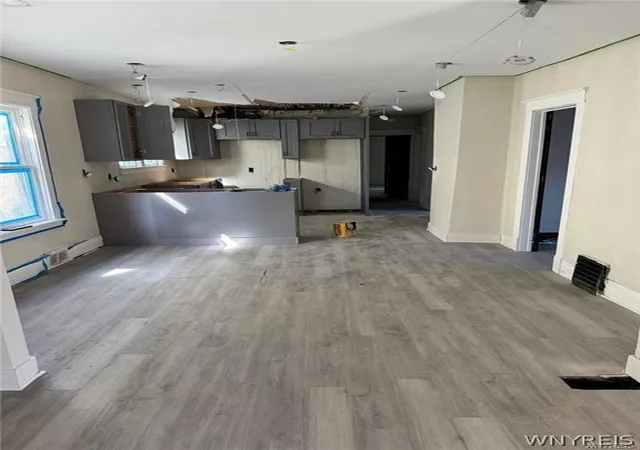 Photo 3 of Sale Pending at 1540 Whitney Ave, Niagara Falls, NY 14301 | MLS# B1666983 | Listing updated on 2026-03-18