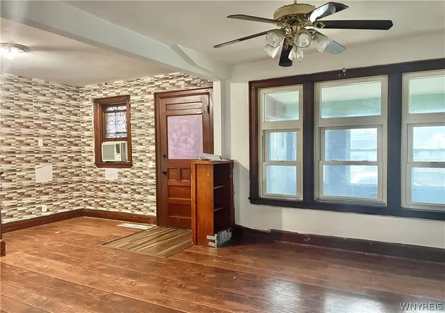Homes for sale in Buffalo, NY | 463 East St, Buffalo, NY 14207 | MLS# B1667755