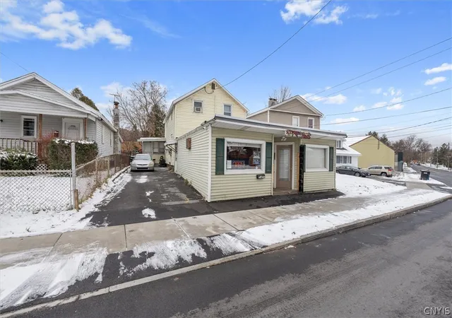 1st image of 1516 Valley Dr, Syracuse, NY 13207 | MLS# S1666459