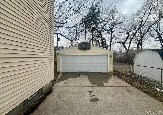 Photo 3 of Sale Pending at 40 Marie Ave, Buffalo, NY 14227 | MLS# B1668004 | Listing updated on 2026-06-25