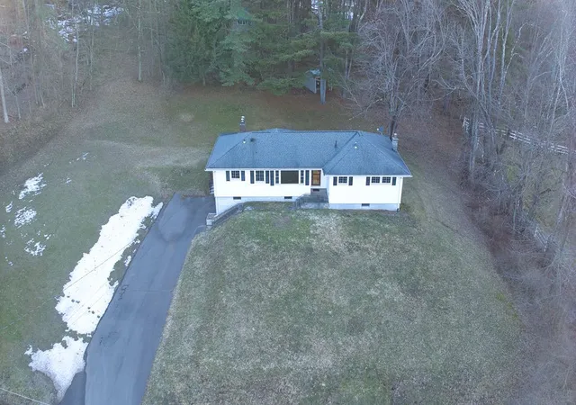 3rd image of 9 Mount Pleasant Dr, Bainbridge, NY 13733 | MLS# R1665501