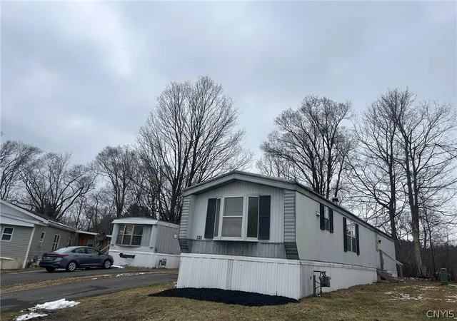 Homes for sale in Herkimer, NY | 239 Colonial Cir, Herkimer, NY 13502 | MLS# S1668163