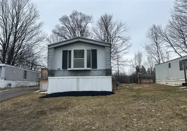 Homes for sale in Herkimer, NY | 239 Colonial Cir, Herkimer, NY 13502 | MLS# S1668163