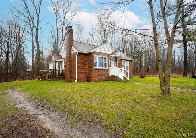 Photo 2 of Sale Pending at 5074 Millersport Hwy, East Amherst, NY 14051 | MLS# B1667249 | Listing updated on 2026-06-17