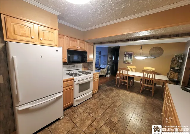 4th image of 28 Laurie Ln, Jamestown, NY 14701 | MLS# R1666140