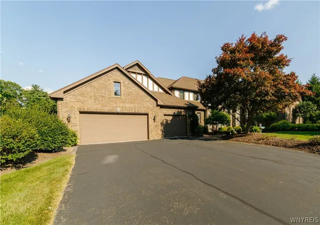 1st image of 7 Beauclaire Ln, Fairport, NY 14450 | MLS# B1668202