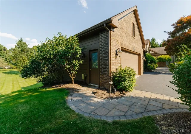 3rd image of 7 Beauclaire Ln, Fairport, NY 14450 | MLS# B1668202
