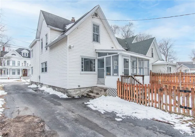 Photo 4 of Single family home for sale at 316 Mullin St, Watertown, NY 13601 | MLS# S1664174 | Listing updated on 2026-07-22