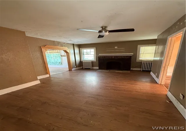 Homes for sale in Niagara Falls, NY | 4006 Deveaux St, Niagara Falls, NY 14305 | MLS# B1667346