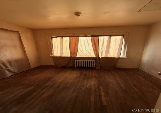 Photo 3 of Single family home for sale at 4006 Deveaux St, Niagara Falls, NY 14305 | MLS# B1667346 | Listing updated on 2026-07-02