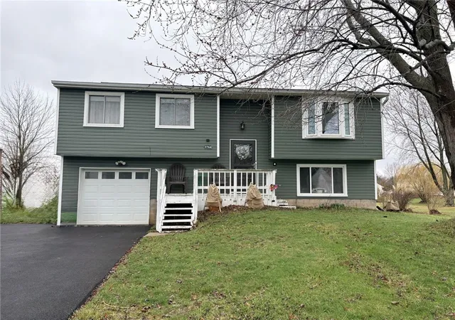 Homes for sale in Farmington, NY | 5764 Clover Meadow Ln, Farmington, NY 14425 | MLS# R1668211