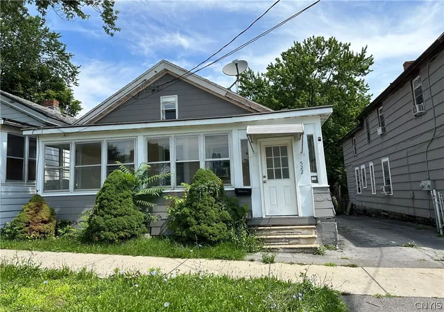 1st image of 522 Carbon St, Syracuse, NY 13208 | MLS# S1668908