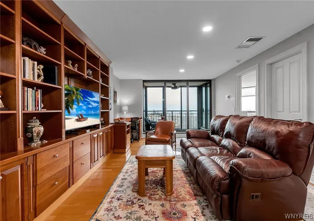 3rd image of 75 Ojibwa Cir #505, Buffalo, NY 14202 | MLS# B1668896