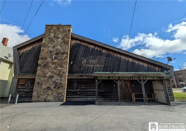 1st image of 808 N Main St, Jamestown, NY 14701 | MLS# R1669035